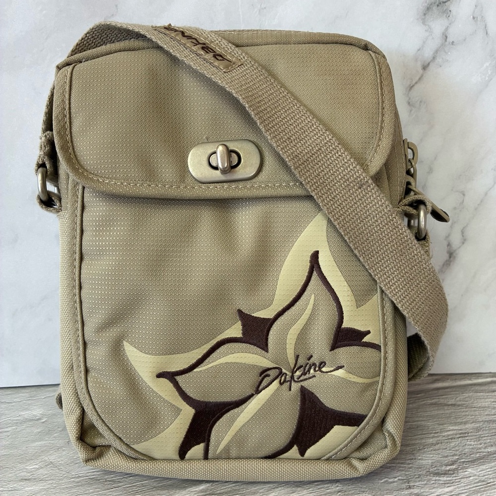 Dakine Spree Small Crossbody Bag Tan Y2K Hiking Festivals Beach Travel